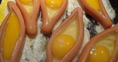 Лодочки из сосисок с яйцом