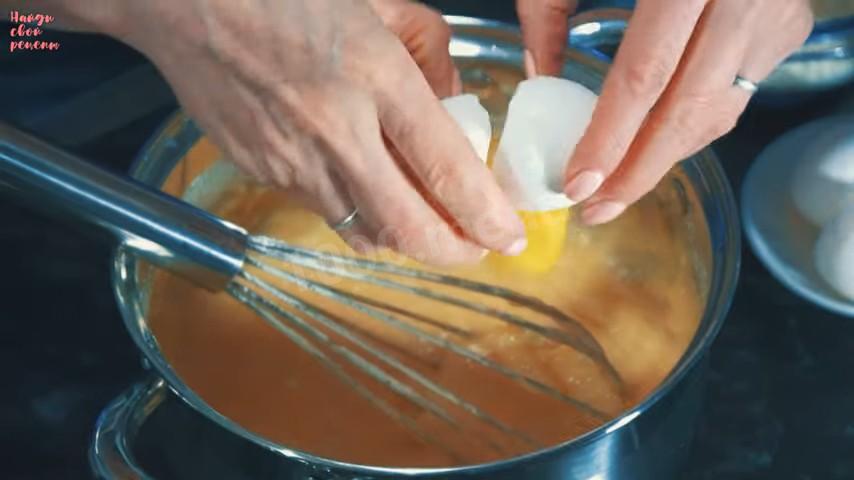 Для чего добавляют яйца в тесто. Заварнзаварное тесте добавляем яйцо.