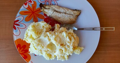 картофельное пюре с сыром и скумбрия в фольге