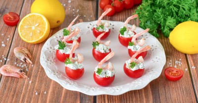 Помидоры черри с сыром и креветками