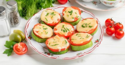 Кабачки в духовке с сыром и помидорами