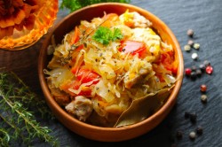 солянка с мясом и капустой в мультиварке рецепт с фото. kvashenaya kapusta s myasom tushenaya v multivarke 1632895802 18 min. солянка с мясом и капустой в мультиварке рецепт с фото фото. солянка с мясом и капустой в мультиварке рецепт с фото-kvashenaya kapusta s myasom tushenaya v multivarke 1632895802 18 min. картинка солянка с мясом и капустой в мультиварке рецепт с фото. картинка kvashenaya kapusta s myasom tushenaya v multivarke 1632895802 18 min. Приготовленная тушеная капуста с мясом в мультиварке – вкусное блюдо, которым можно накормить домочадцев за ужином, подать его к обеду или для разнообразия к праздничному столу. Используя разновидности мяса или применяя различную технику рецептов, удастся каждый раз получать новую версию блюда.