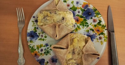 слоёные пирожки с картошкой, грибами и сыром