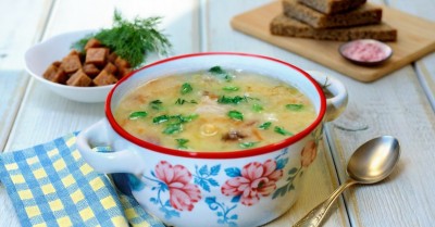 Суп гороховый с копчеными ребрами и курицей