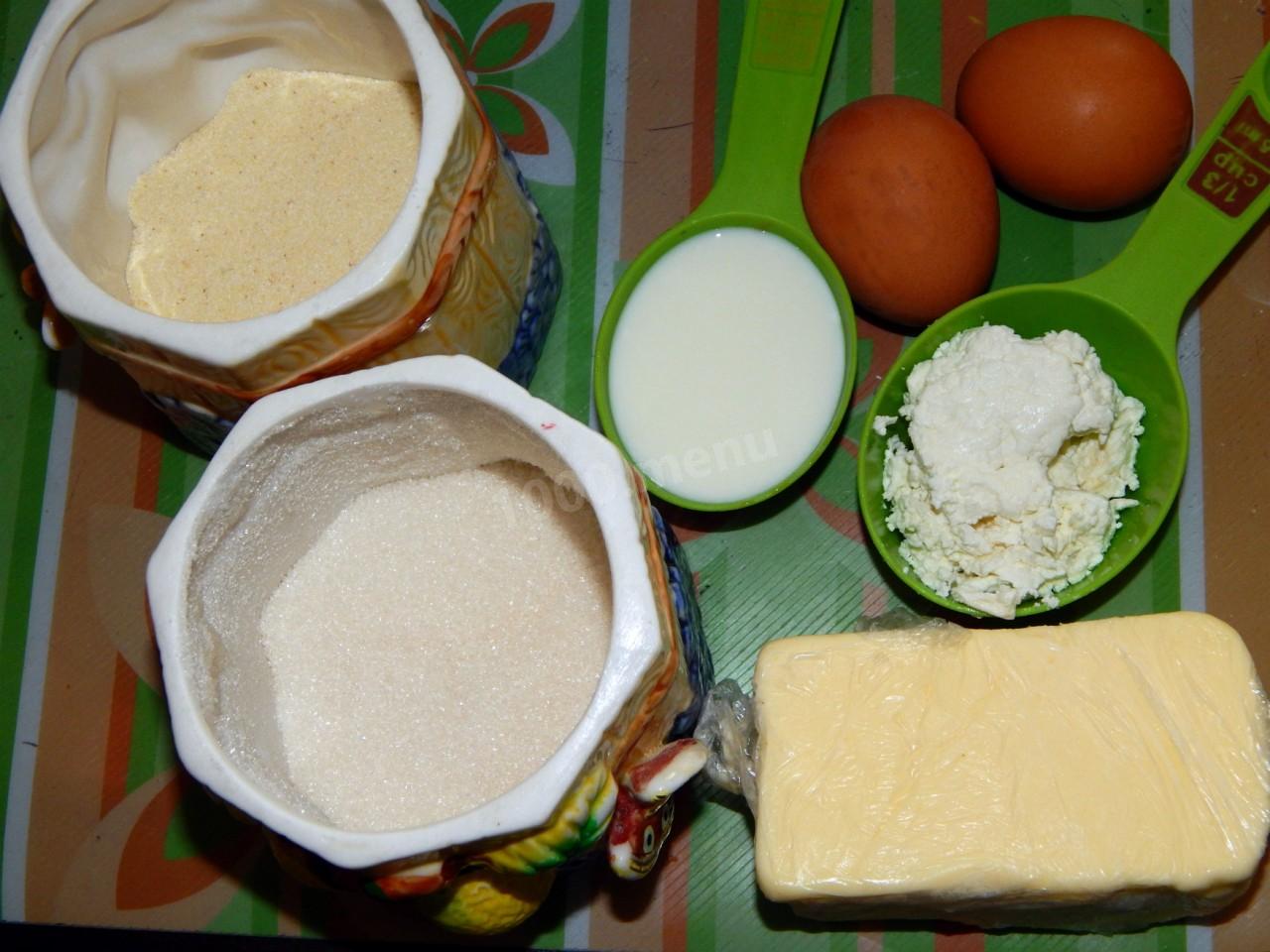 Тесто сметана масло яйца. Творог сметана яйцо манка. Творожная запеканка Ингредиенты. Манка с яйцом. Калорийность творожной запеканки с манкой и сахаром и яйцом.