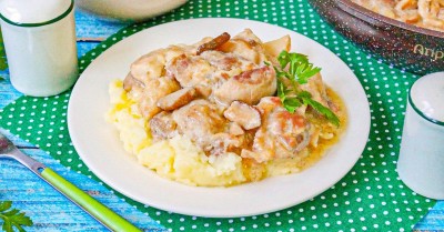 Курица с белыми грибами в сливочном соусе