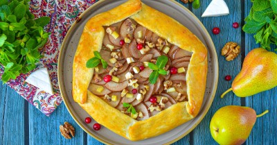 Галета с грушей и сыром камамбер