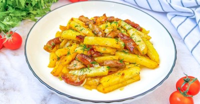 Жареная свинина с картошкой и луком по-домашнему