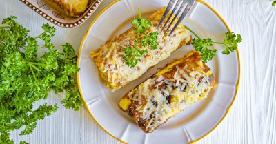 Яичные блинчики с курицей грибами и сыром