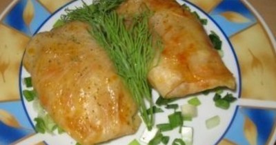 Голубцы овощные в кастрюле с рисом, морковью и томатом