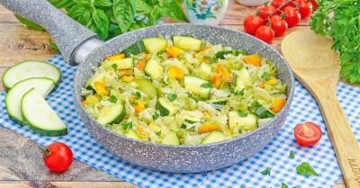 Кабачки с капустой на сковороде