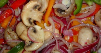 Постный салат из свежих шампиньонов с болгарским перцем