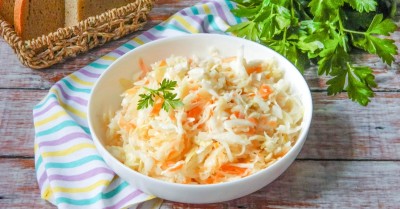 Быстрая хрустящая капуста в банке маринованная