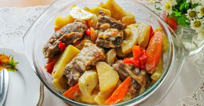 Овощное рагу с мясом кабачками и картошкой в духовке