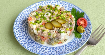 Салат столичный с говядиной