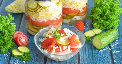 Слоеный салат с огурцами на зиму