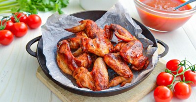Жареные куриные крылышки на сковороде
