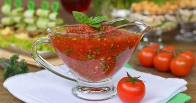 Грузинский соус с кинзой и специями из томатной пасты