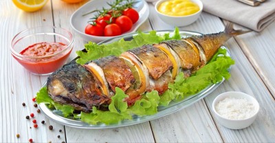 Скумбрия с майонезом и луком в духовке