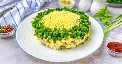 Салат Чайка с сыром и горошком