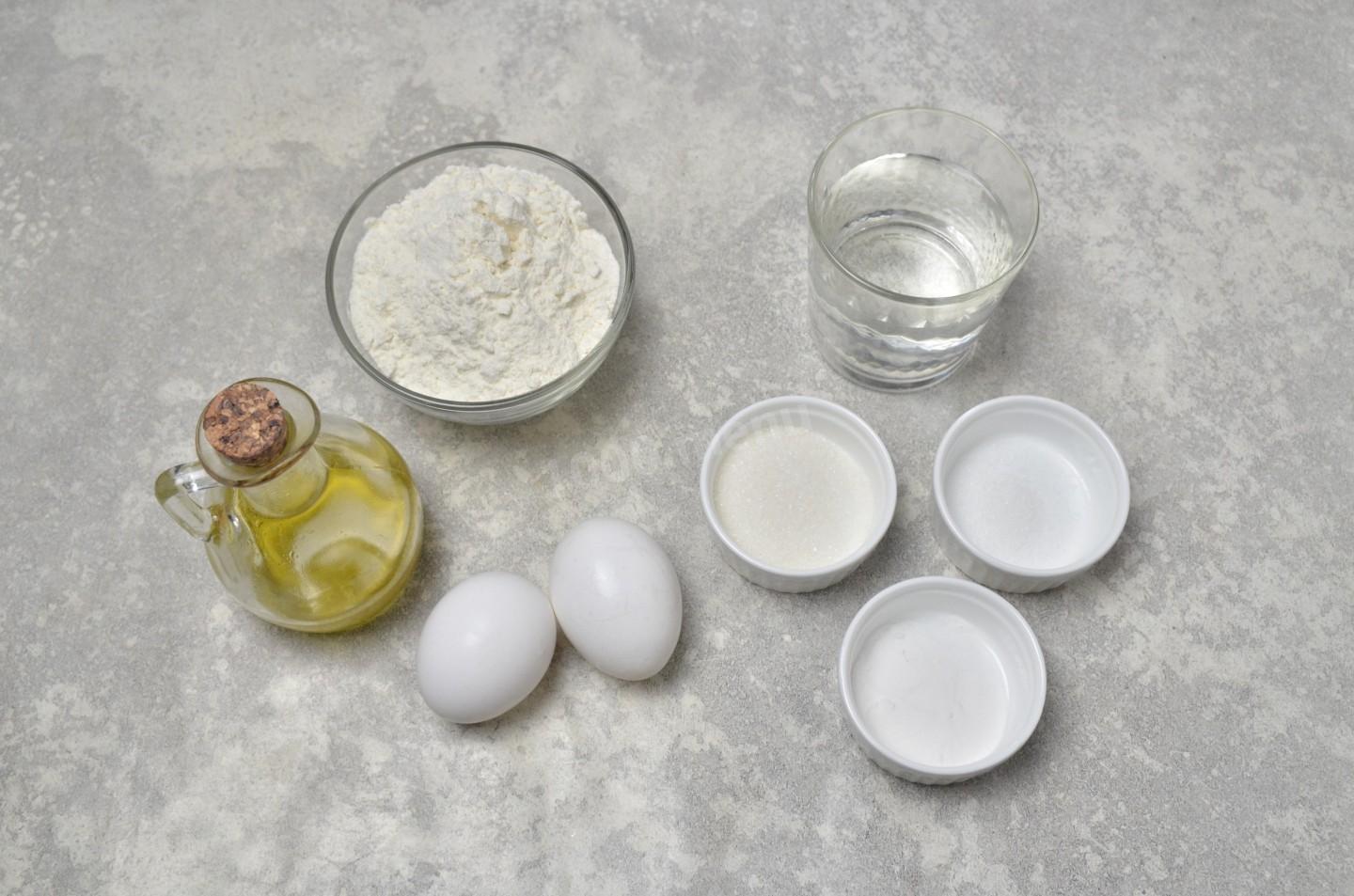 Подготовка яиц к приготовлению. Как сделать оладья из яйца. Достань яйца. Мука сода вода яйцо