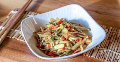 Салат морская капуста с морковкой по корейски