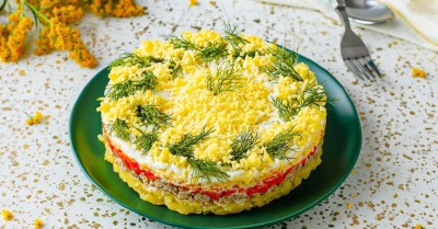 Салат Мимоза классический из рыбных консервов