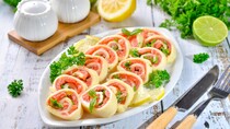 Рулет із сиру з червоною рибою