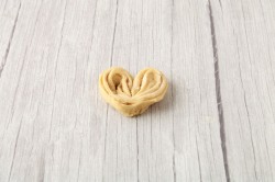как сделать булочки в форме сердечка с сахаром. Смотреть фото как сделать булочки в форме сердечка с сахаром. Смотреть картинку как сделать булочки в форме сердечка с сахаром. Картинка про как сделать булочки в форме сердечка с сахаром. Фото как сделать булочки в форме сердечка с сахаром