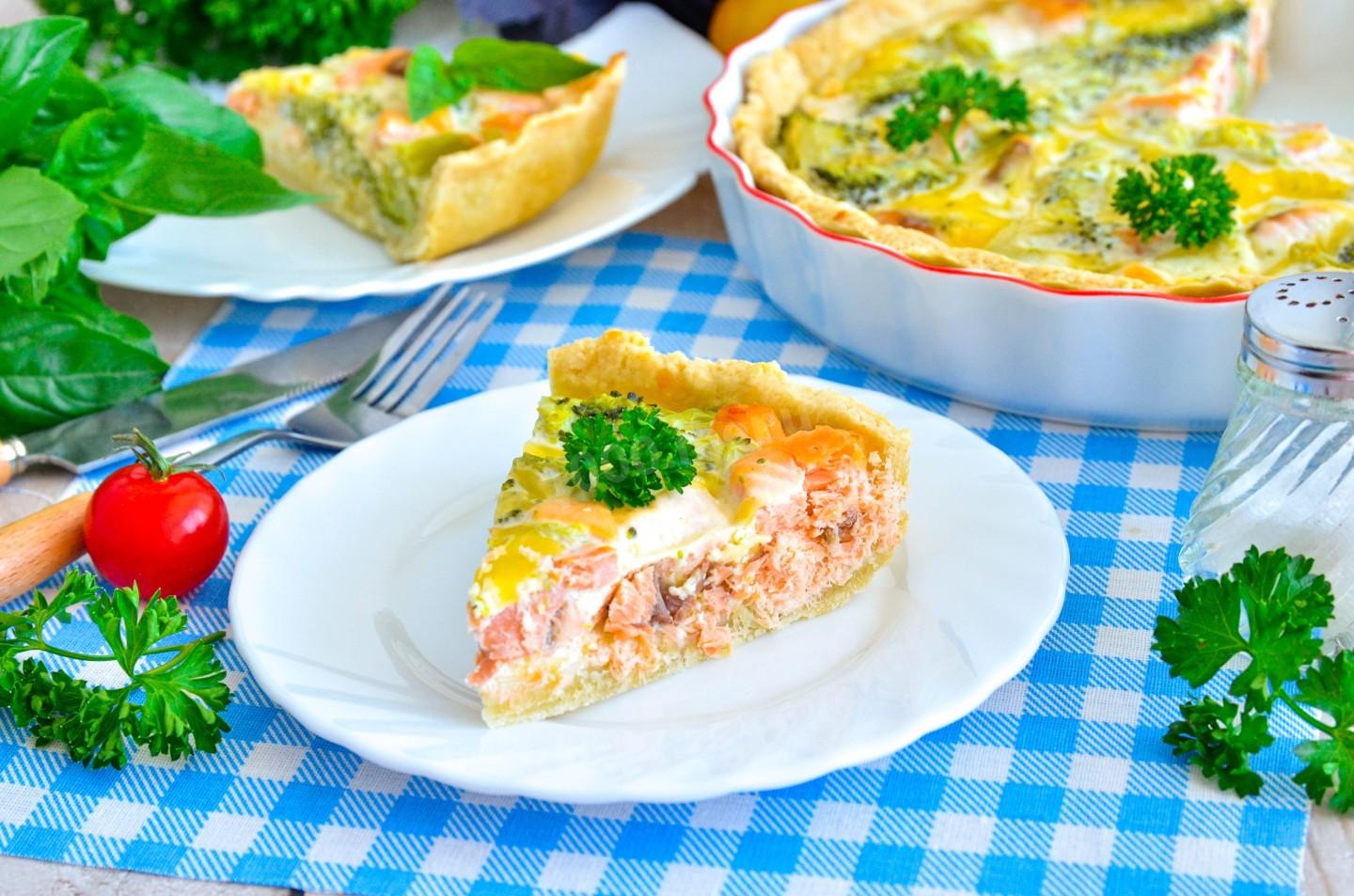 Рецепт пирога с лососем и брокколи