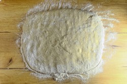 ржано пшеничная чиабатта рецепт. chiabatta na rjanoi zakvaske 1609600150 8 min. ржано пшеничная чиабатта рецепт фото. ржано пшеничная чиабатта рецепт-chiabatta na rjanoi zakvaske 1609600150 8 min. картинка ржано пшеничная чиабатта рецепт. картинка chiabatta na rjanoi zakvaske 1609600150 8 min. Чиабатта – очень вкусный, ароматный итальянский хлеб. Этот вид хлеба не требует замеса, поэтому рецепт чиабатты в домашних условиях простой и не требует специальных кухонных девайсов. В результате получается очень вкусная чиабатта с мягким мякишем, характерными крупными порами и хрустящей корочкой снаружи.