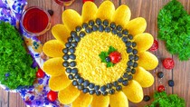 Салат Соняшник з копченою куркою