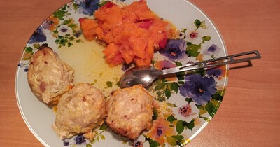 рагу из тыквы и куриные котлеты с кабачком