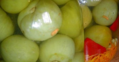 Зеленые помидоры на зиму с болгарским перцем и хреном