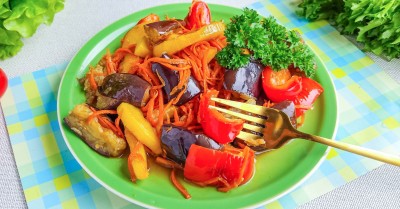 Овощи в кисло сладком соусе по китайски на сковороде