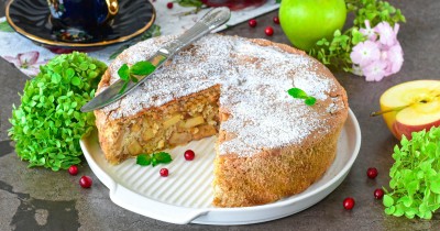 Шарлотка с яблоками в аэрогриле