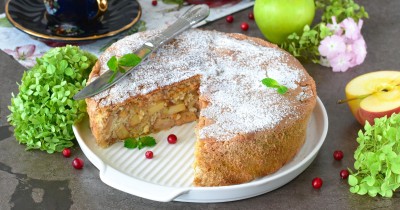 Шарлотка с яблоками в аэрогриле