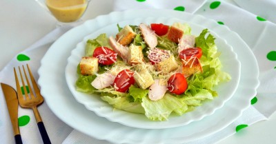 Салат Цезарь классический с курицей