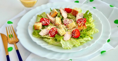 Салат Цезарь классический с курицей