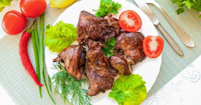 Сочная нутрия в духовке запеченная с чесноком и аджикой