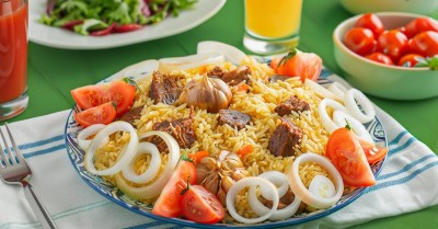 Плов в казане из говядины на плите