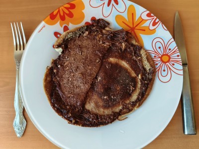 ржаной блин с шоколадным творогом и бананом