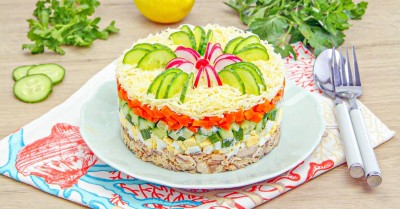 Салат с горбушей и огурцом