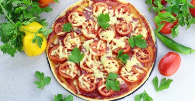 Быстрая пицца в духовке без дрожжей на воде классическая