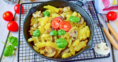 Картошка жареная с грибами и луком