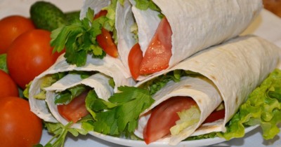 Цезарь ролл куриный безмайонезный