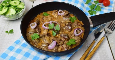 Куриная печень на сковороде с майонезом