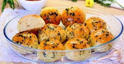 Украинские пампушки с чесноком к борщу в духовке на дрожжах