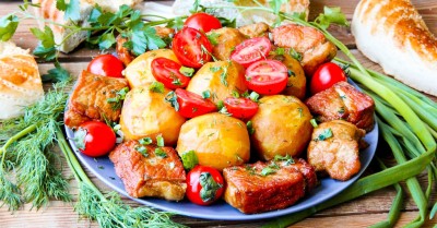 Как приготовить запеченную картошку с курицей на сковороде на плите и запеченную картошку с мясом — 8 вкусных рецептов приготовления