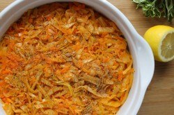 сочетается ли рыба с капустой белокочанной. rjba s kapustoi 1585208754 10 min. сочетается ли рыба с капустой белокочанной фото. сочетается ли рыба с капустой белокочанной-rjba s kapustoi 1585208754 10 min. картинка сочетается ли рыба с капустой белокочанной. картинка rjba s kapustoi 1585208754 10 min. Для того чтобы разнообразить своё питание, постоянно приходится придумывать блюда, которые понравятся всей семье. Капуста, тушеная с рыбой, станет отличным обедом или ужином. Для этого блюда можно взять капусту и ранних, и поздних сортов. Рыба подойдёт и свежая, и замороженная, например, треска, хек, минтай и т.д., главное, чтобы в ней не было мелких костей.